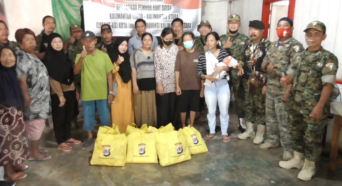 Polda Kaltara Salurkan Ratusan Paket Sembako untuk Masyarakat Tarakan