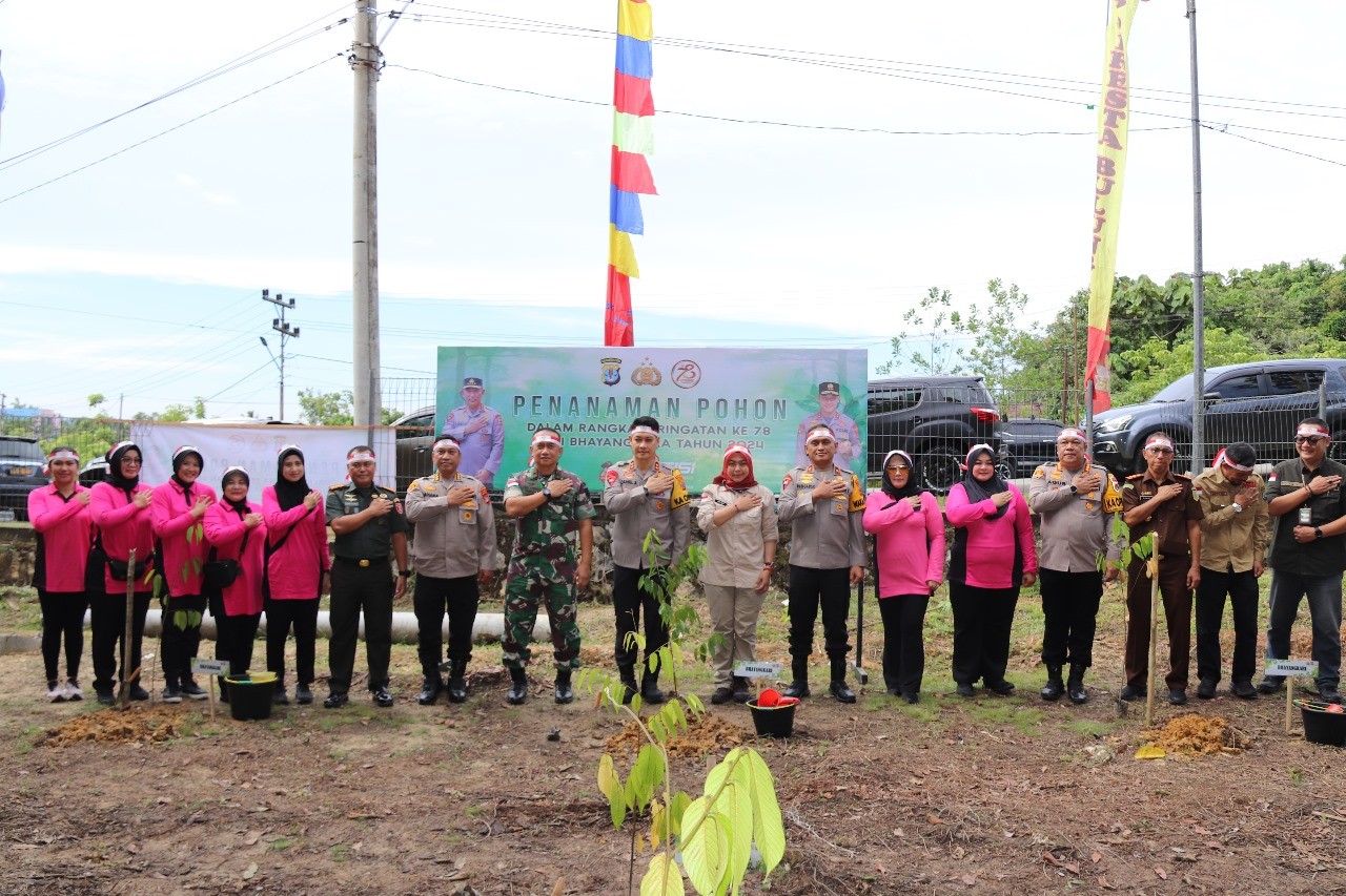 Gelar Penanaman Pohon Sambut Peringatan HUT Bhayangkara ke-78