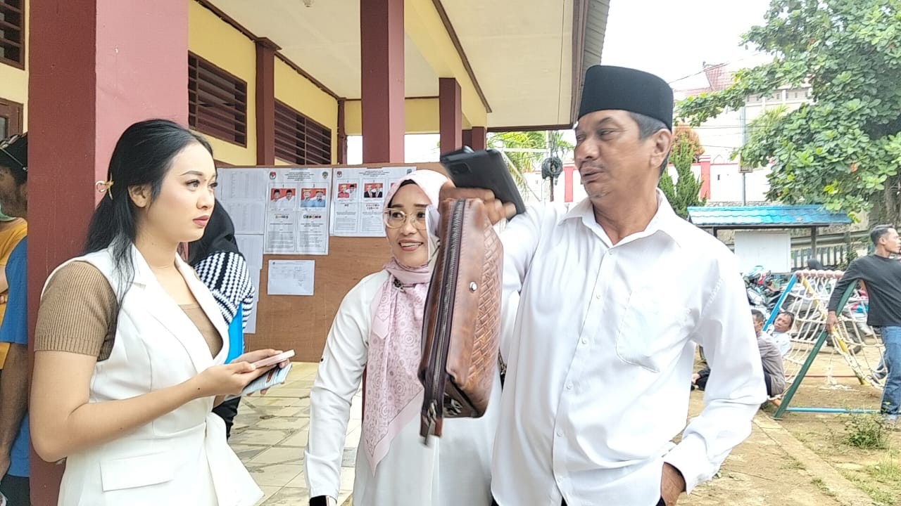 Salurkan Hak Pilih, Said - Hendrik Tunaikan hak Demokrasi